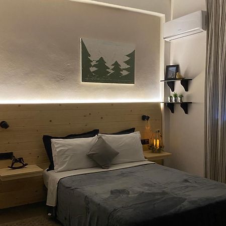 Tiny Square Apartment นาฟปาคตอส ภายนอก รูปภาพ