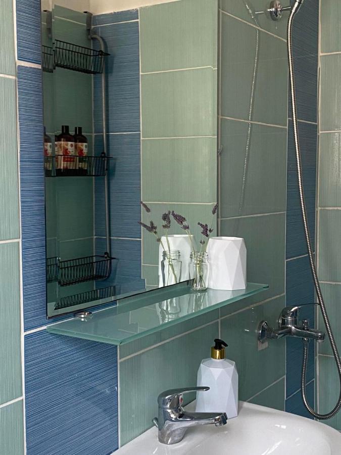 Tiny Square Apartment นาฟปาคตอส ภายนอก รูปภาพ