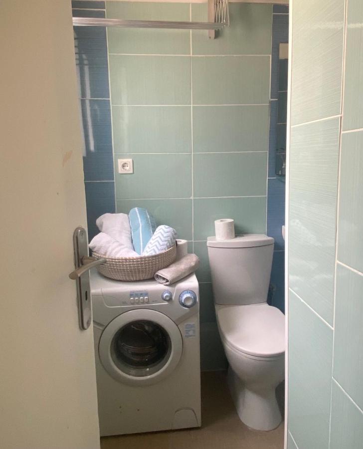 Tiny Square Apartment นาฟปาคตอส ภายนอก รูปภาพ