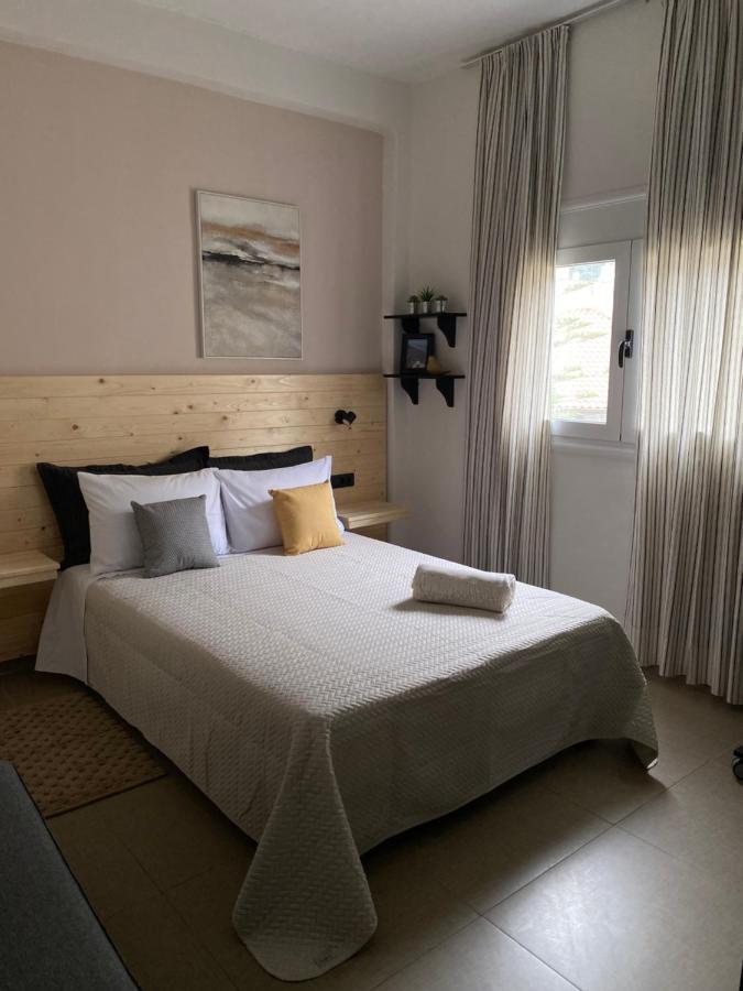 Tiny Square Apartment นาฟปาคตอส ภายนอก รูปภาพ