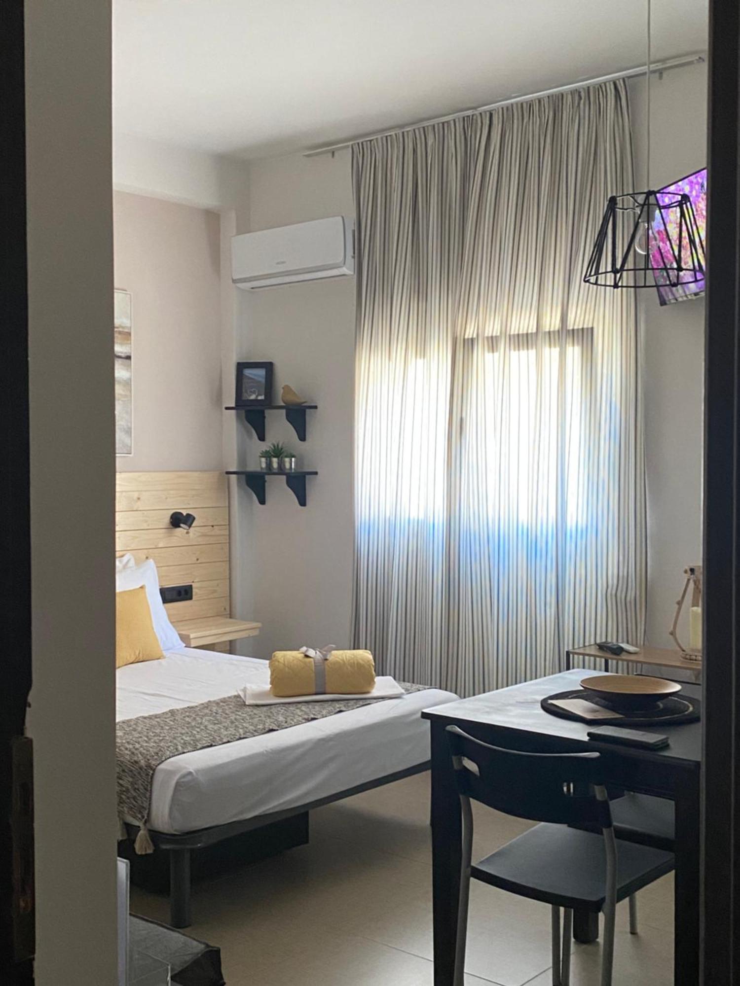Tiny Square Apartment นาฟปาคตอส ภายนอก รูปภาพ